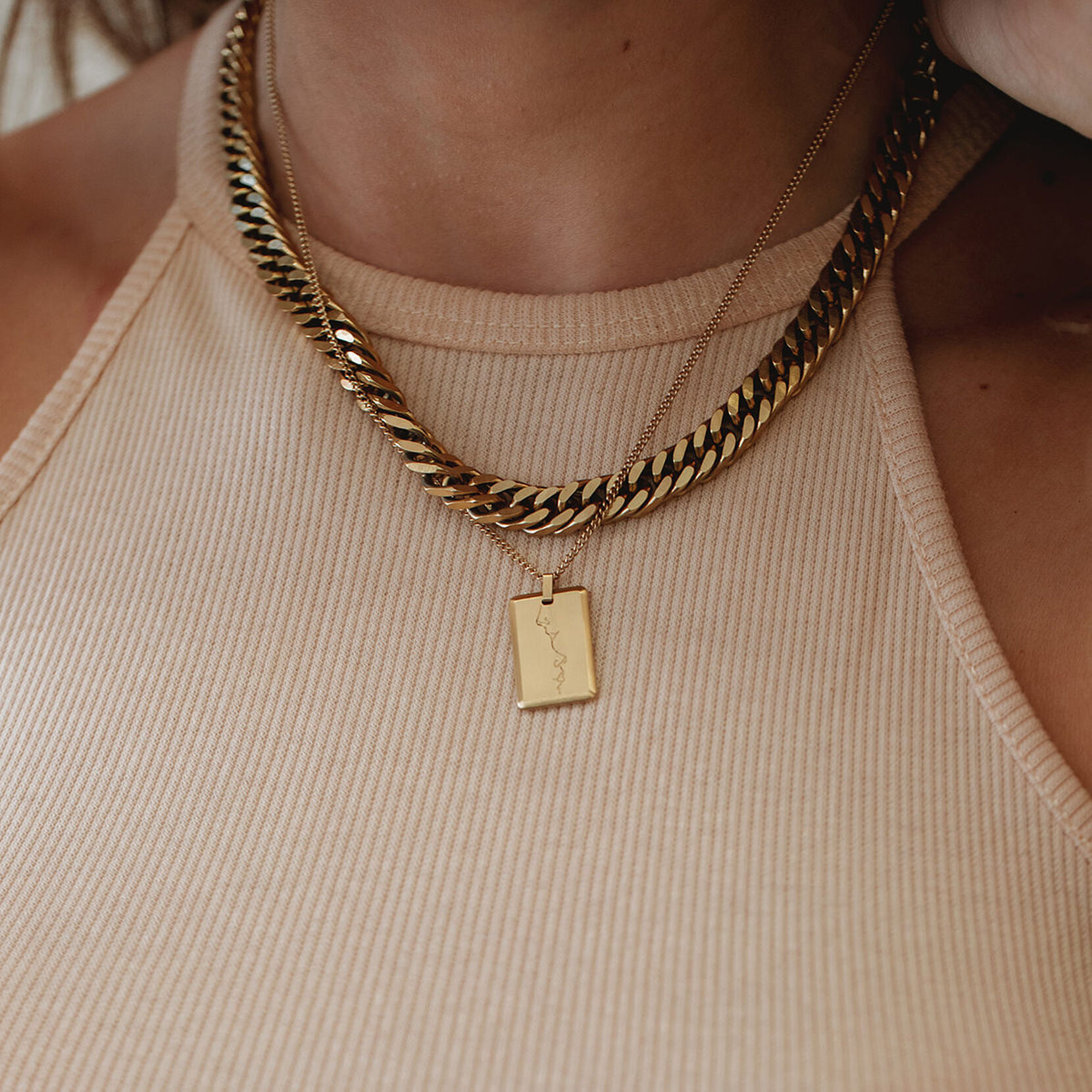 Kiss Pendant Necklace