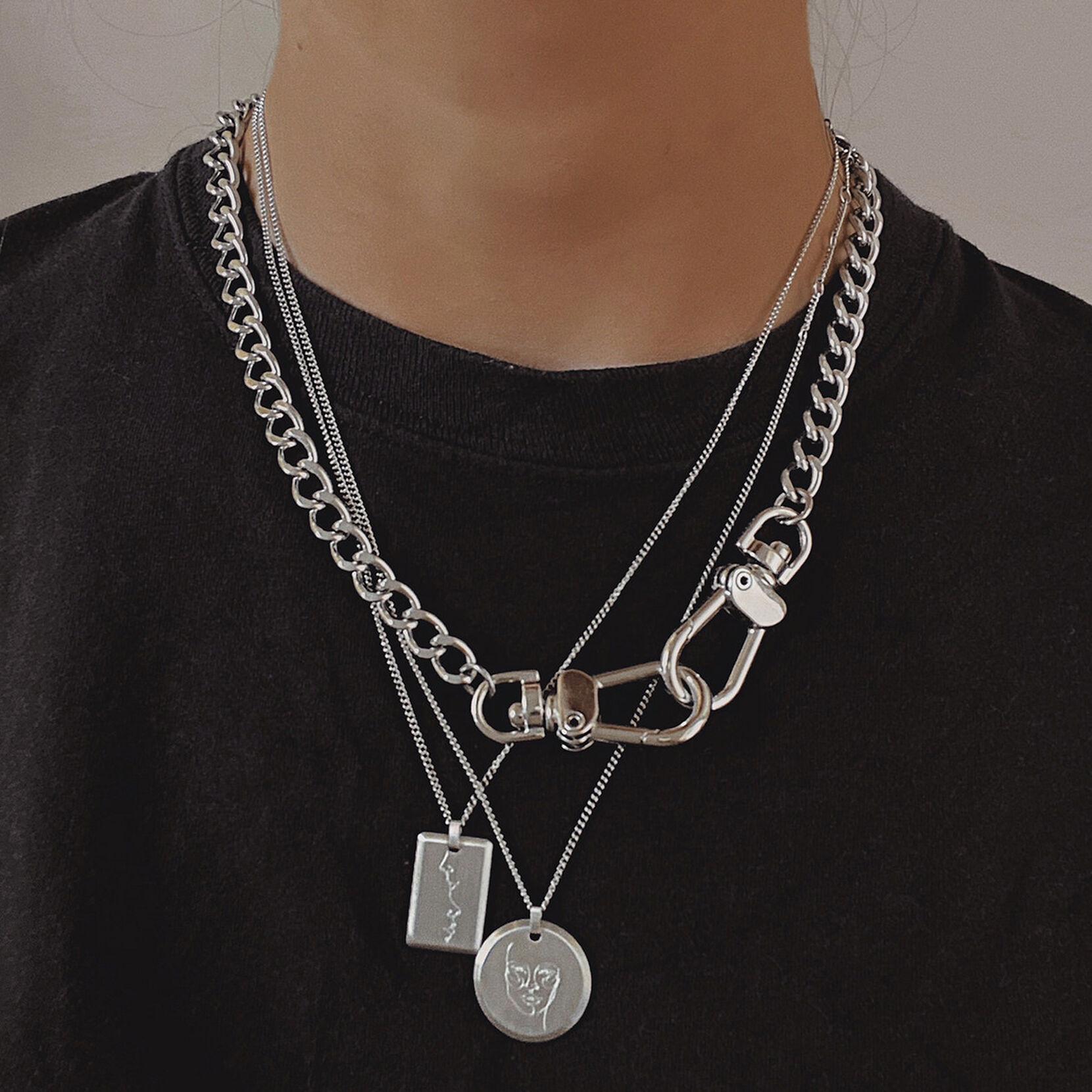 Kiss Pendant Necklace