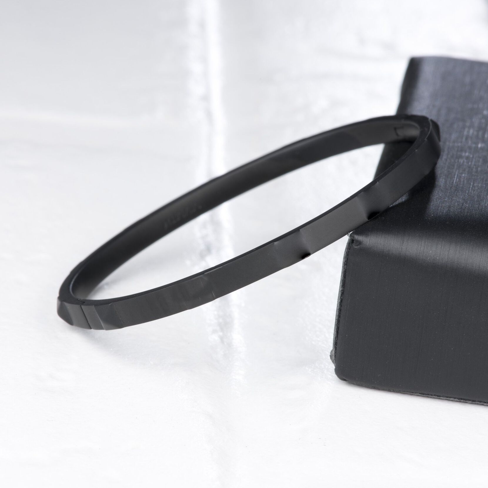 Stud Bangle Thin
