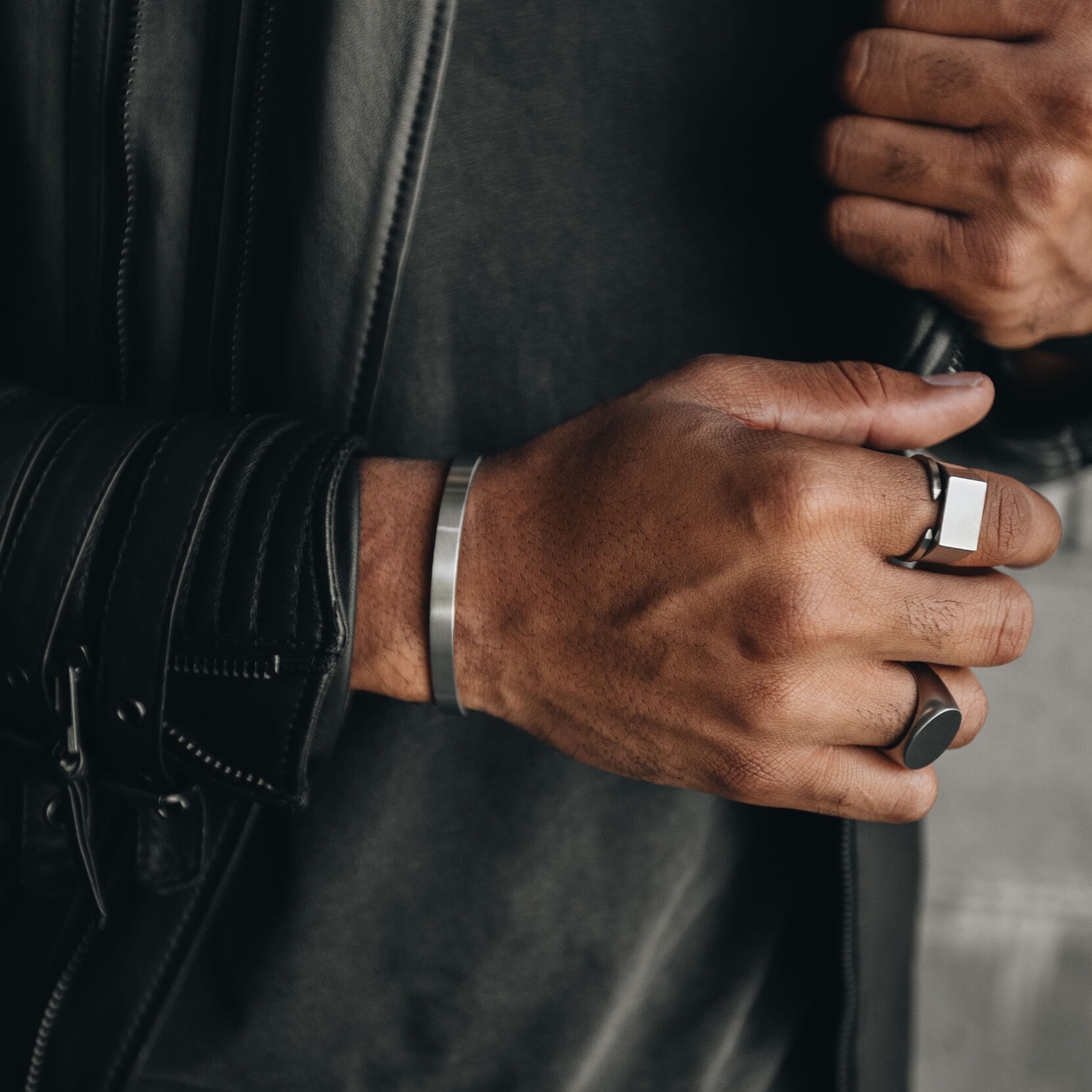 Minimal Flat Cuff