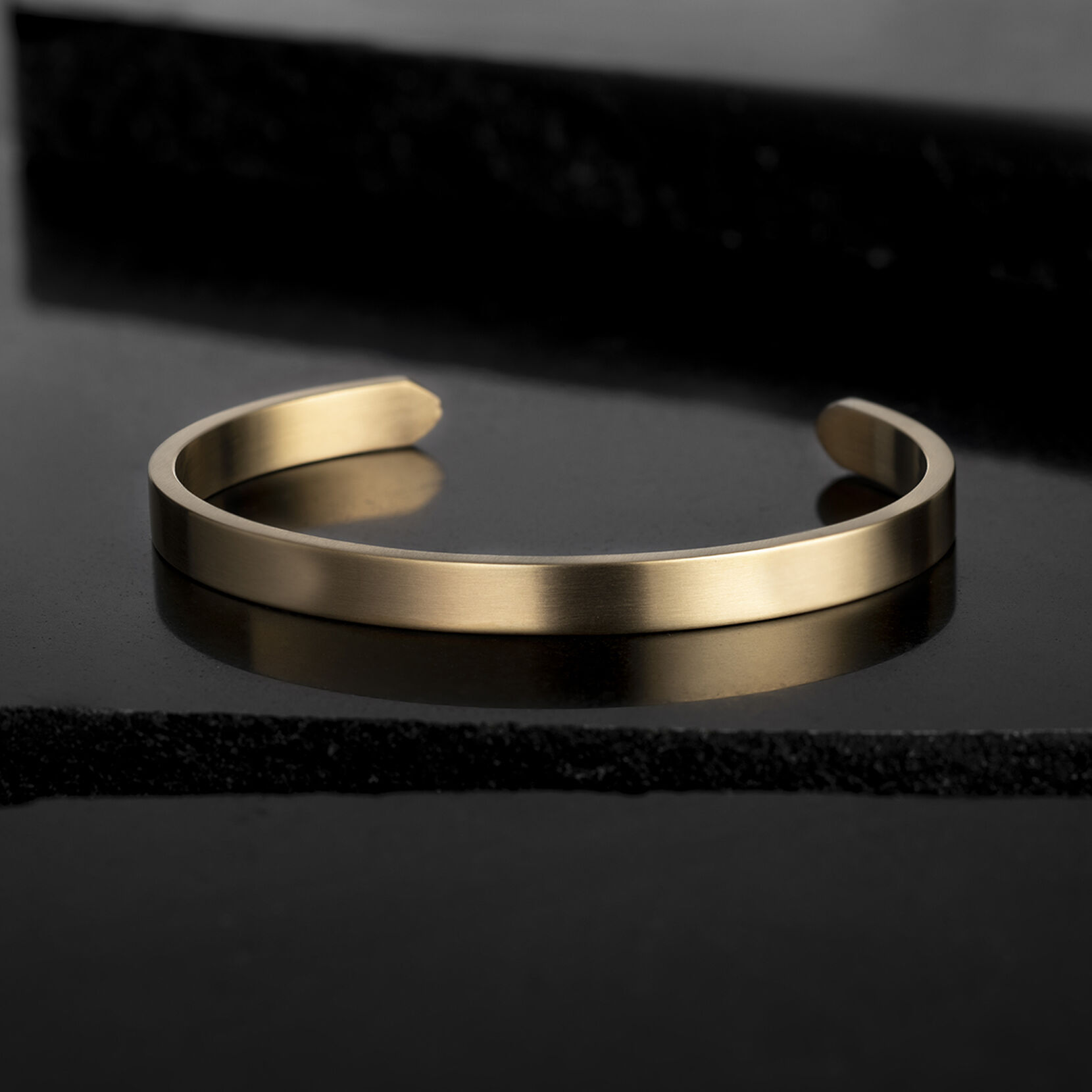 Minimal Flat Cuff