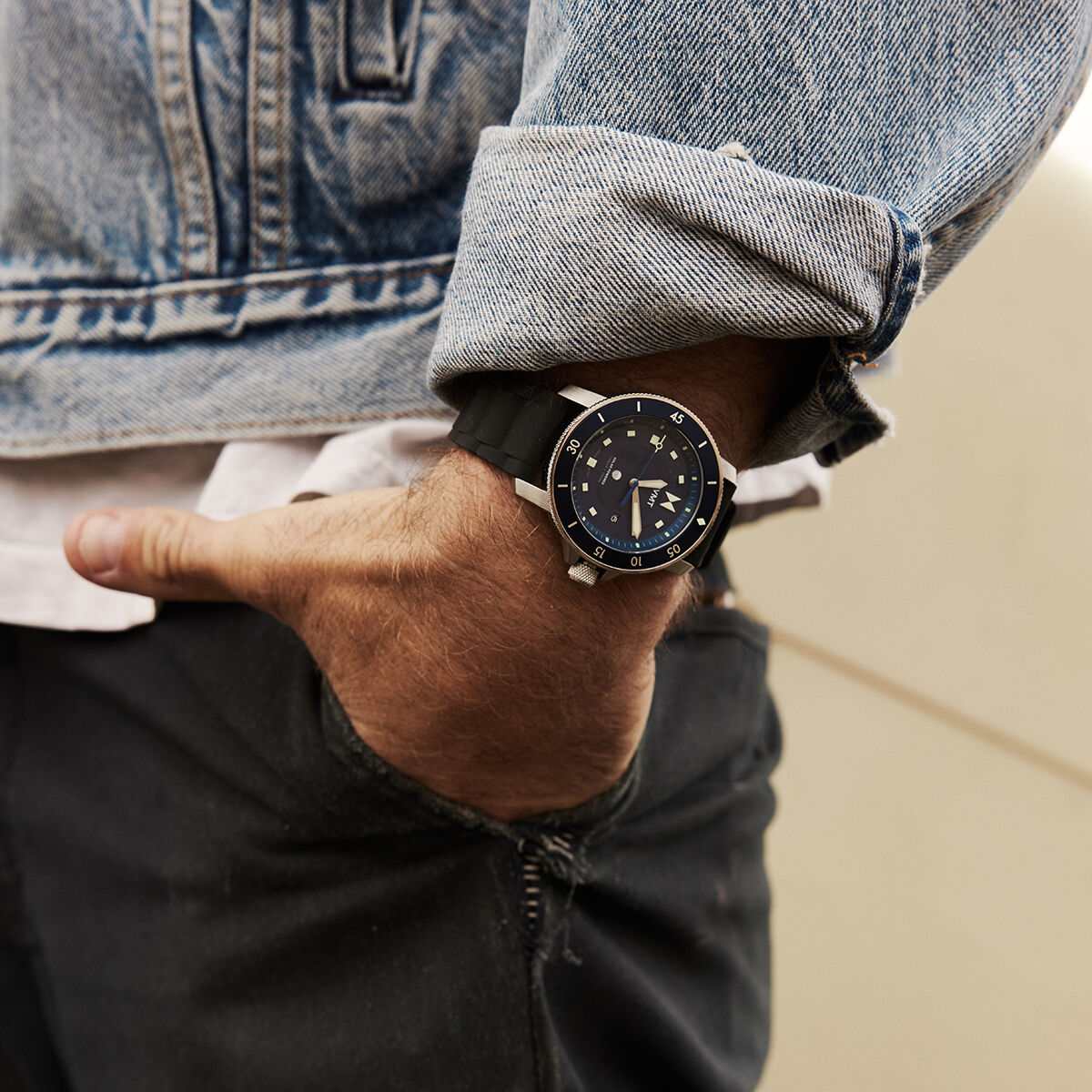 28000392_l_3.jpg?sw=600&sh=600