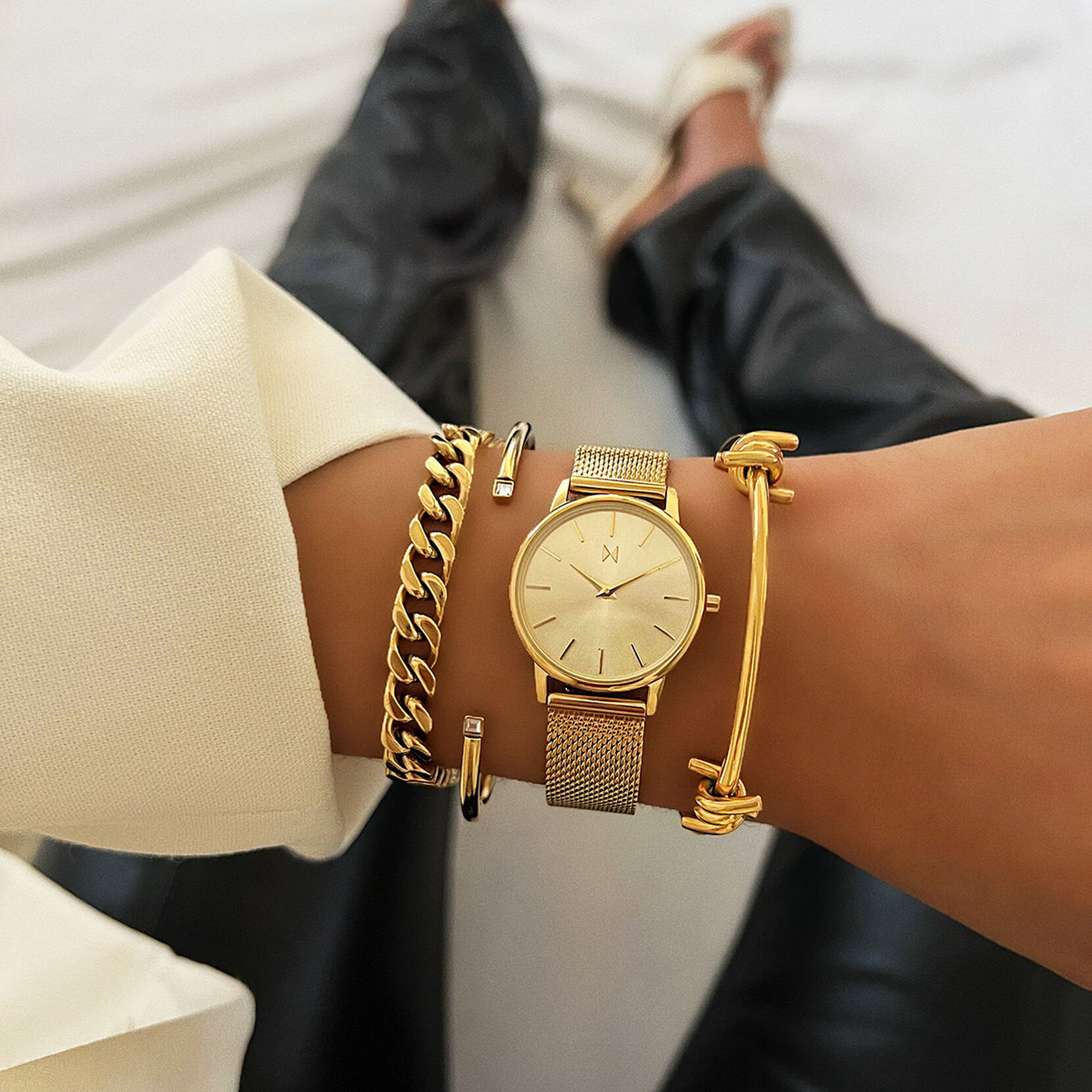 Avenue Chelsea Gold Minimalist Petite Women's Watch | MVMT